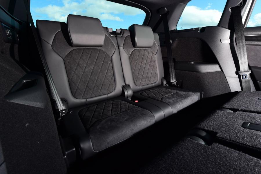 Интерьер Skoda Kodiaq 4x4 Sportline 2017 года  (UK) (фото 8 из 40)